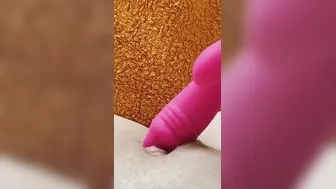 Фаллоимитатор в плотной бритой киске