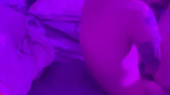 inked bimbo blows huge penis and getting her booty finger fuck