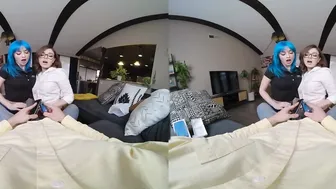 VR Conk Sam And Siri - 2 Beauty Virtual Assistant Inside Cosplay FFM 3 Way VR Porn