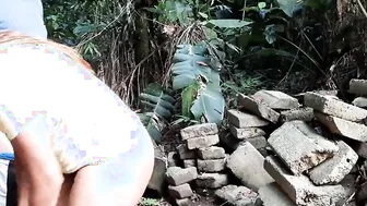 Prostitute into the bush paying head and giving anus 10