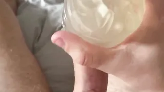 COLLEGE DUDE HAS A BEAUTY SHAKING ORGASM FROM QUICK SEX VIBRATOR WANK