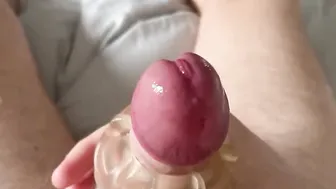 COLLEGE DUDE HAS A BEAUTY SHAKING ORGASM FROM QUICK SEX VIBRATOR WANK