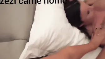 ik kwam thuis en vind mijn vrouw meeting two vriendinnen spelen into bed poesje likken en ik heb hun geneuk