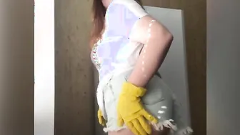 Juicy Goddess masturbates after cleaning - Currrvy Cat