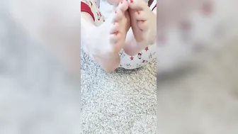 Wants a gigantic penis between her legs but its not there :(