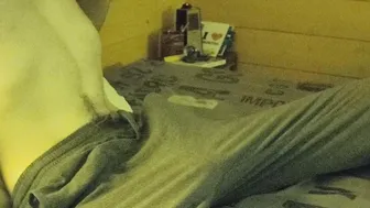 Masturbation jusquà léjaculation - jeune homme seul
