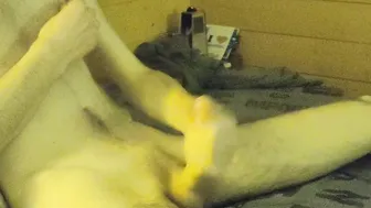 Masturbation jusquà léjaculation - jeune homme seul