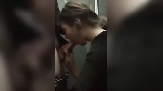 Минет в туалете кальяной