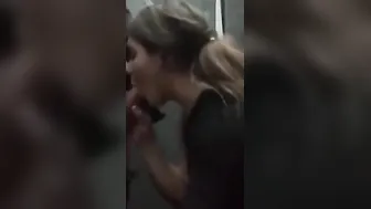 Минет в туалете кальяной
