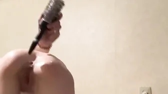 Having Fun with my anal with a common comb