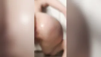 Enfoncé un plug échec douloureux