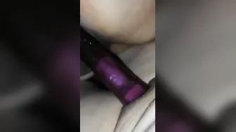 Usando un consolador 