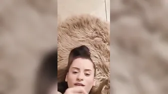 Elle prend une Ejaculatiom faciale après une bonne pipe
