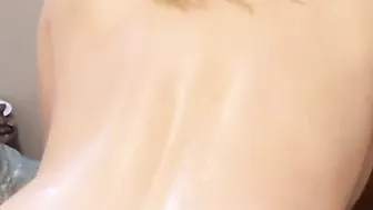Favorite bbcs Creams Her Back