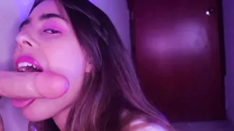 I suck this realistic sex toy and I love it- Salmakia