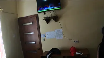 La profesora de educación física me da clases de sexo anal