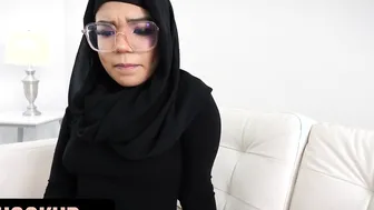 Hijab Hookup - babe Muslim Teenie With Hijab Twerks Her Gigantic Round Ass For Lucky Stud pov Style