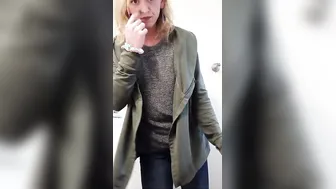 Blond shemale women plays with sex toy and jizzes on counter