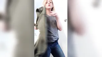 Blond shemale women plays with sex toy and jizzes on counter