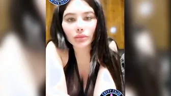 انجي خوري يبين صدرها المتابعين شاهدة