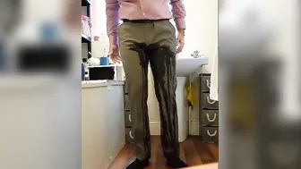 Desperate wetting into smart leggings