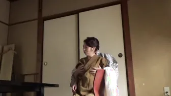 Seducing a Housekeeper Who Came to Lay Out a Futon