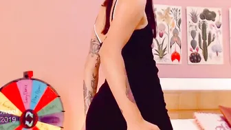 Petite Colombian cam performer with the face of an virgin