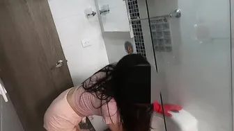 Extra porn video – EMPLEADA DE ASEO SE DEJA COGER POR UN DINERO EXTRA EN EL BAÑO