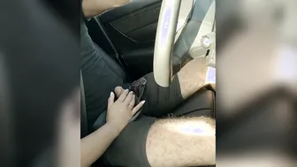 Amateur hand job and fellatio while driving - Gf on the road
