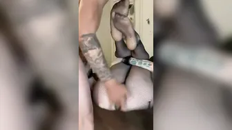 Finger fucking and vagina eating this pregnant cougar