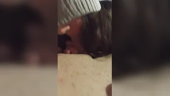 Lei non resiste e mi fa un pompino into macchina