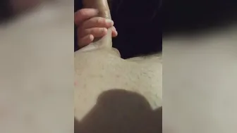 Lei non resiste e mi fa un pompino into macchina