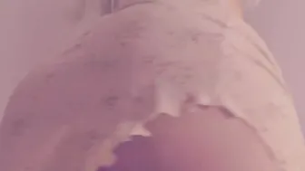 Some slow booty showing off I need you behind me