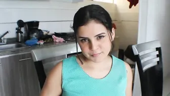 Haciendo la tarea de sexología con la amiga de mi hijastra- porno en español