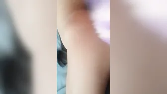 Primera vez con ditalador anal cogiendo de cucharita