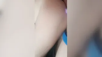 Primera vez con ditalador anal cogiendo de cucharita