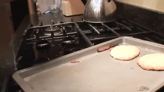 Courtney James Finger Snatch while baking cookies
