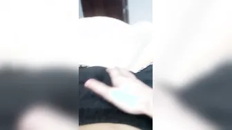 Chlapec sebou trhne v posteli a vystřelí obrovský náklad
