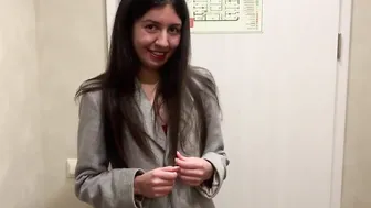 The courier delivered not only pizza but also an orgasm and finished herself from my big cock