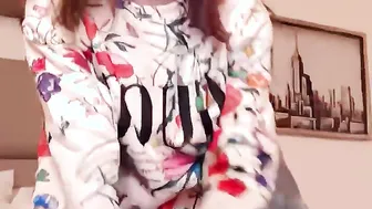 Young Colombian bimbo wants to become our internet sex performer