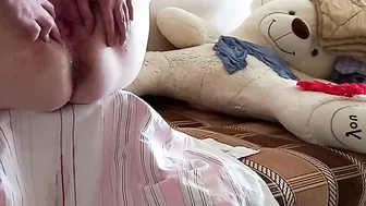 fisting and squirting the fleshy vagina of a fat cougar