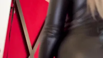 Four porn video – Facesitter Your breath is mine Sub