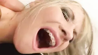 Blonde Sarah Anal Sex das erste mal vor der Kamera