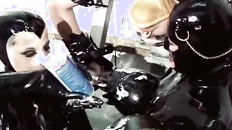 Water Love - Tha ART of Latex