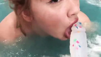 Amateur red fellatio fucks herself into the tub