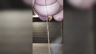 I REALLY REALLY REALLY had to pissing BAD chubby older
