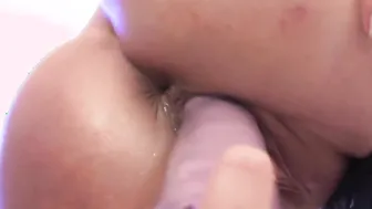 Irresistible lesbians lick each others vagina to wet dripping orgasms