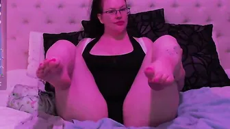 a little toes rub lana licious