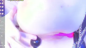 hoe loves to play with anal beads into her butt