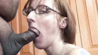 SIe hatte noch nie so einen kleinen Schwanz im Mund